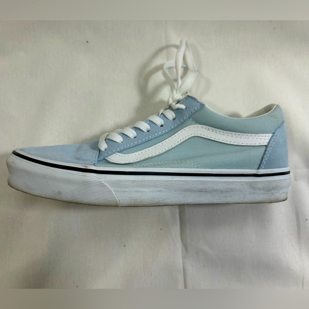 Brand New Vans Old Skool, Size Men’s 6.0, Women’s 7.5, Pale Blue/Gray with White